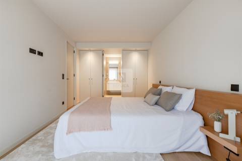 Apartamento T2 Novo com Terraço e Vista Rio Douro