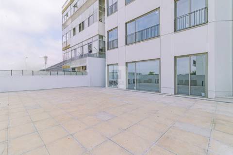 Apartamento T2 Novo com Terraço e Vista Rio Douro