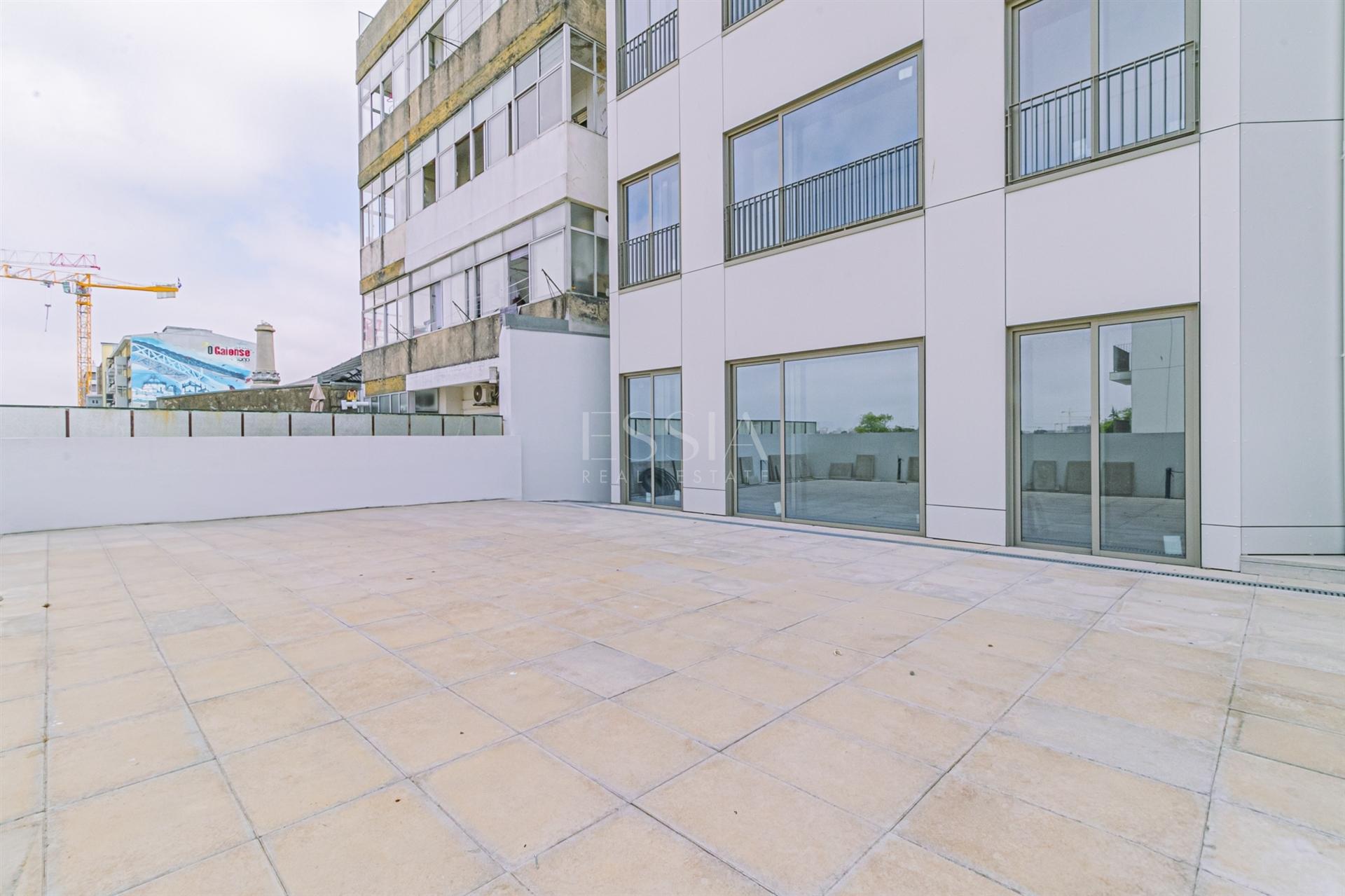 Apartamento T2 Novo com Terraço e Vista Rio Douro