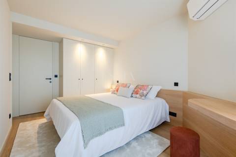 Apartamento T1 Novo com Vistas Rio Douro no LYNQ