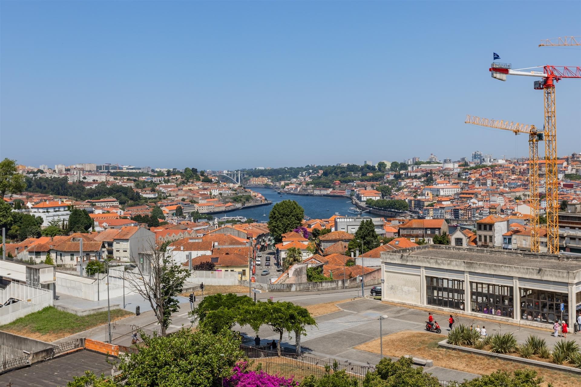 Apartamento T1 Novo com Varanda e Vistas Rio Douro