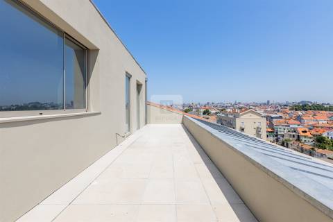 Penthouse T3 Duplex comTerraços e Vista Rio Douro