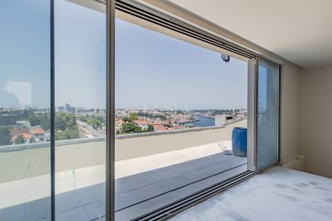 Penthouse T3 Duplex comTerraços e Vista Rio Douro