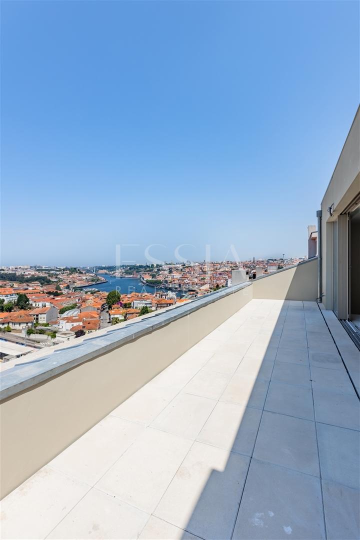 Penthouse T3 Duplex comTerraços e Vista Rio Douro
