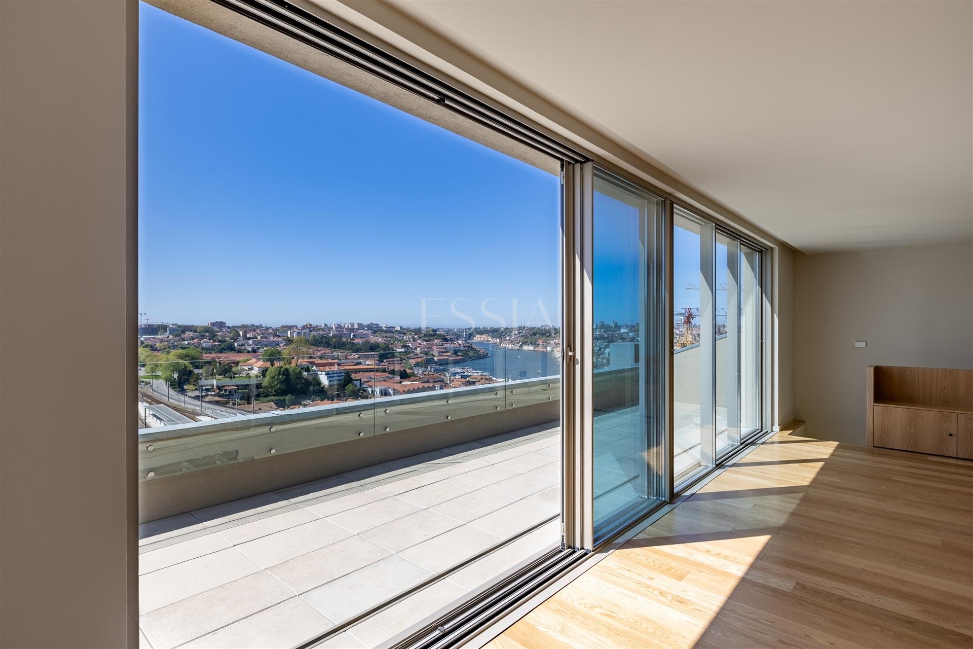 Penthouse T3 Duplex comTerraços e Vista Rio Douro