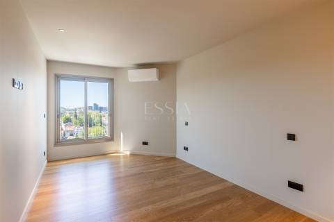 Penthouse T3 Duplex comTerraços e Vista Rio Douro