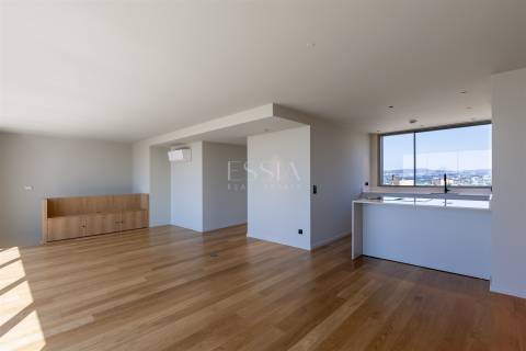 Penthouse T3 Duplex comTerraços e Vista Rio Douro