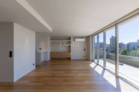 Penthouse T3 Duplex comTerraços e Vista Rio Douro