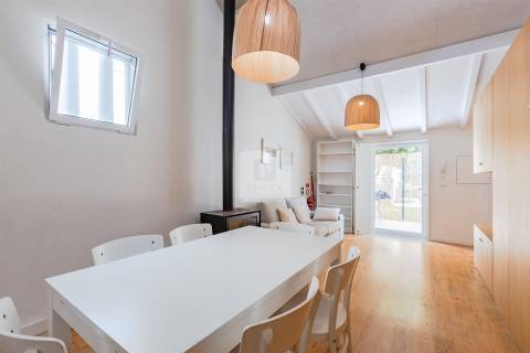 Moradia T0 Mobilada com Mezanine e Logradouro de 15m2 na Foz do Douro