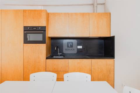 Moradia T0 Mobilada com Mezanine e Logradouro de 15m2 na Foz do Douro