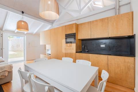 Moradia T0 Mobilada com Mezanine e Logradouro de 15m2 na Foz do Douro