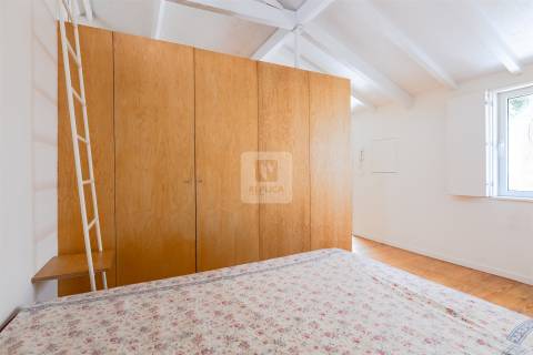 Moradia T0 Mobilada com Mezanine e Logradouro de 15m2 na Foz do Douro