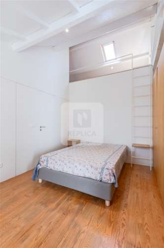 Moradia T0 Mobilada com Mezanine e Logradouro de 15m2 na Foz do Douro