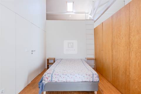 Moradia T0 Mobilada com Mezanine e Logradouro de 15m2 na Foz do Douro