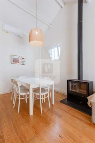 Moradia T0 Mobilada com Mezanine e Logradouro de 15m2 na Foz do Douro