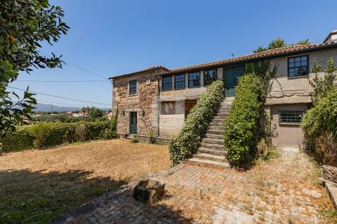 Moradia rústica T3 reabilitada em Viana do Castelo