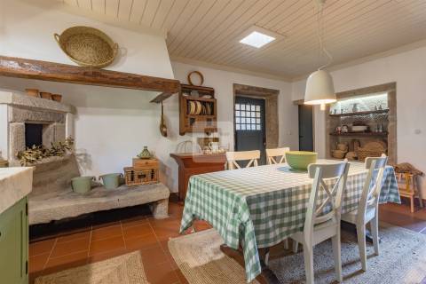 Moradia rústica T3 reabilitada em Viana do Castelo