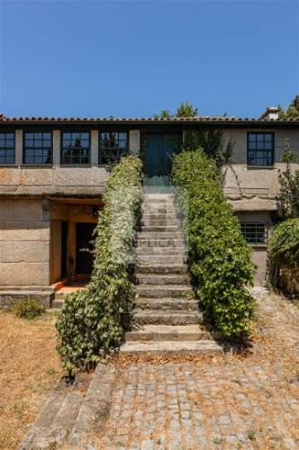 Moradia rústica T3 reabilitada em Viana do Castelo