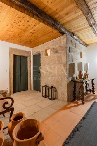 Moradia rústica T3 reabilitada em Viana do Castelo