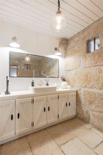 Moradia rústica T3 reabilitada em Viana do Castelo