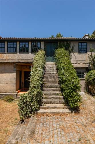 Moradia rústica T3 reabilitada em Viana do Castelo