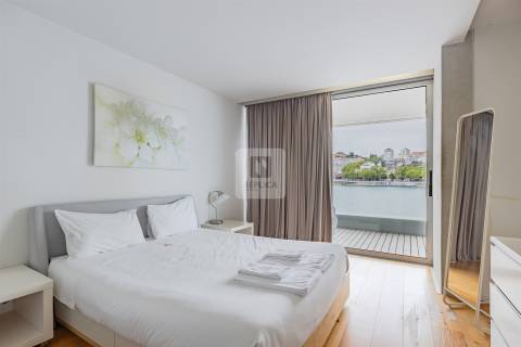 Apartamento T3 com Terraço e Vista Rio Douro | Cais do Cavaco