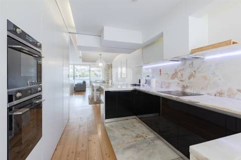 Apartamento T3 com Terraço e Vista Rio Douro | Cais do Cavaco