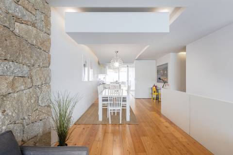 Apartamento T3 com Terraço e Vista Rio Douro | Cais do Cavaco