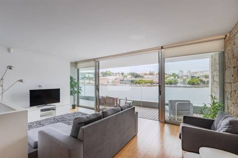 Apartamento T3 com Terraço e Vista Rio Douro | Cais do Cavaco