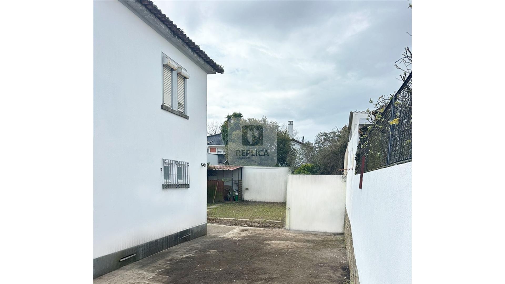Moradia T4 com Projeto Aprovado no Bairro Marechal Gomes da Costa
