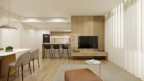 Apartamento T3 com Garagem e Arrumos no Marquês