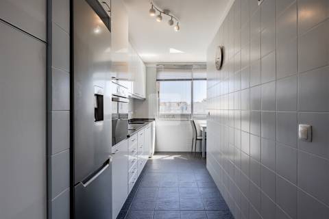 Penthouse T2 com Terraço e Vista Mar em Matosinhos Sul