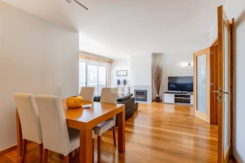 Penthouse T2 com Terraço e Vista Mar em Matosinhos Sul