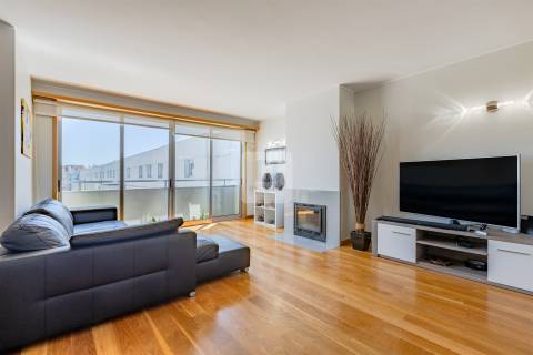 Penthouse T2 com Terraço e Vista Mar em Matosinhos Sul