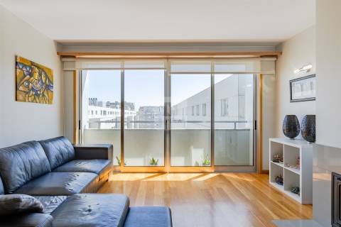 Penthouse T2 com Terraço e Vista Mar em Matosinhos Sul