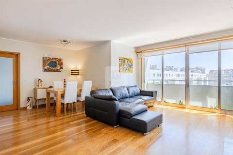 Penthouse T2 com Terraço e Vista Mar em Matosinhos Sul
