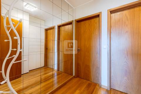 Penthouse T2 com Terraço e Vista Mar em Matosinhos Sul