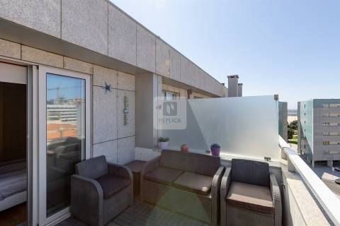 Penthouse T2 com Terraço e Vista Mar em Matosinhos Sul