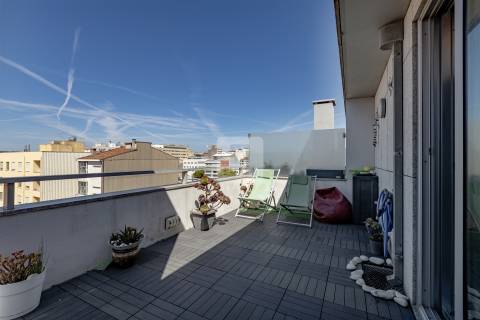 Penthouse T2 com Terraço e Vista Mar em Matosinhos Sul