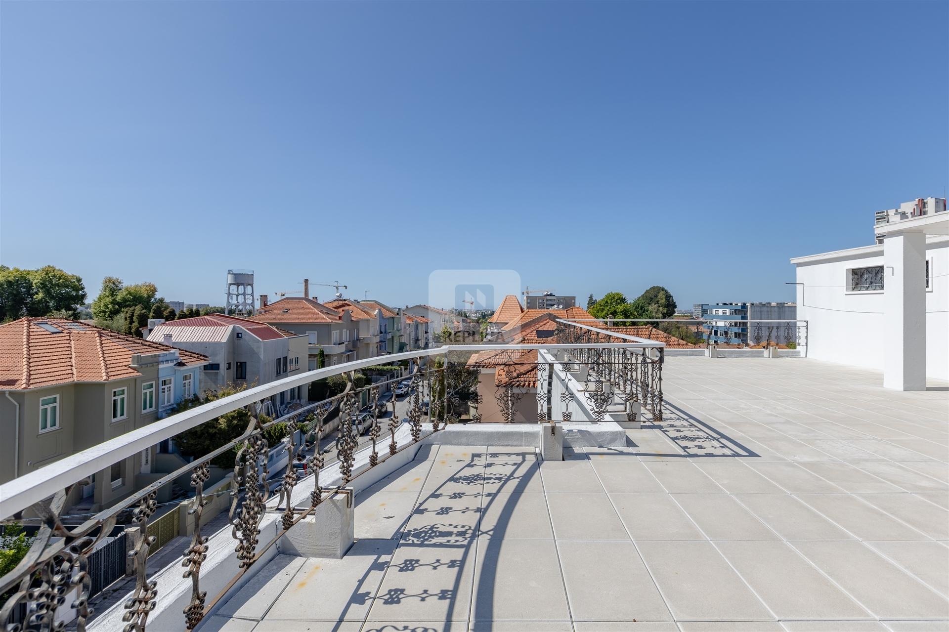 Apartamento T4 com Terraço 50m² na Rua Honório Lima Porto