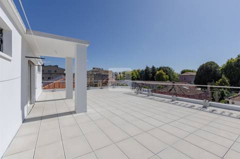 Apartamento T4 com Terraço 50m² na Rua Honório Lima Porto