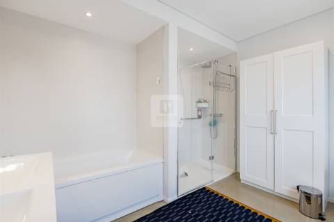 Apartamento T4 com Terraço 50m² na Rua Honório Lima Porto