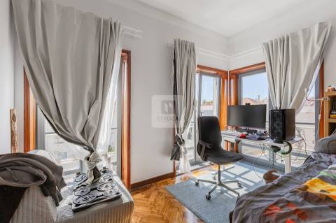 Apartamento T4 com Terraço 50m² na Rua Honório Lima Porto