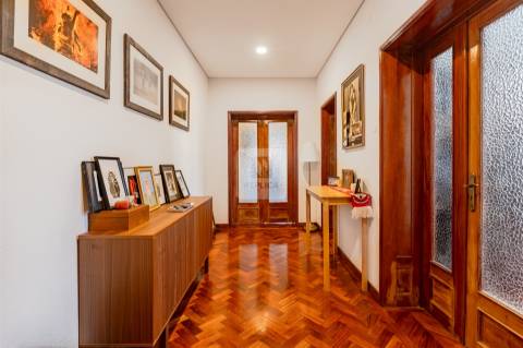 Apartamento T4 com Terraço 50m² na Rua Honório Lima Porto