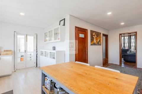 Apartamento T4 com Terraço 50m² na Rua Honório Lima Porto