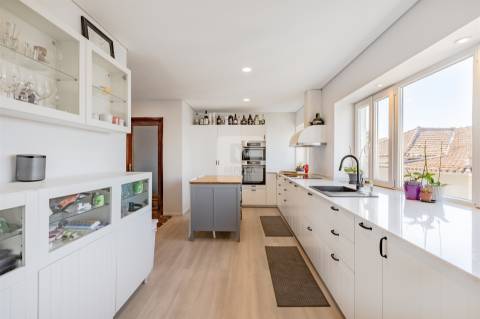 Apartamento T4 com Terraço 50m² na Rua Honório Lima Porto