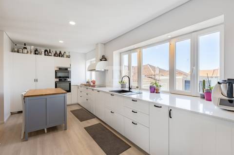 Apartamento T4 com Terraço 50m² na Rua Honório Lima Porto