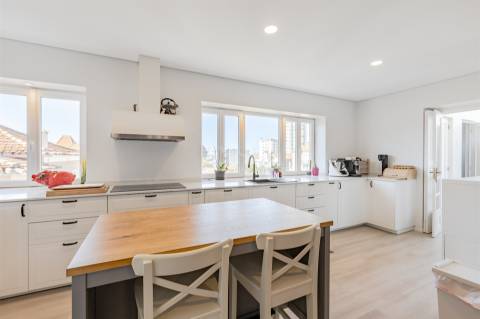 Apartamento T4 com Terraço 50m² na Rua Honório Lima Porto