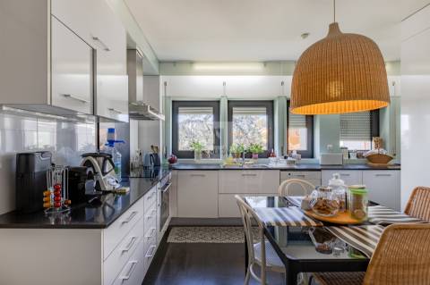 Apartamento T5 Duplex com 4 Frentes e Vistas para o Douro e Mar