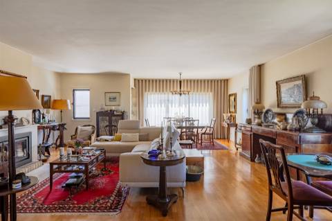 Apartamento T5 Duplex com 4 Frentes e Vistas para o Douro e Mar